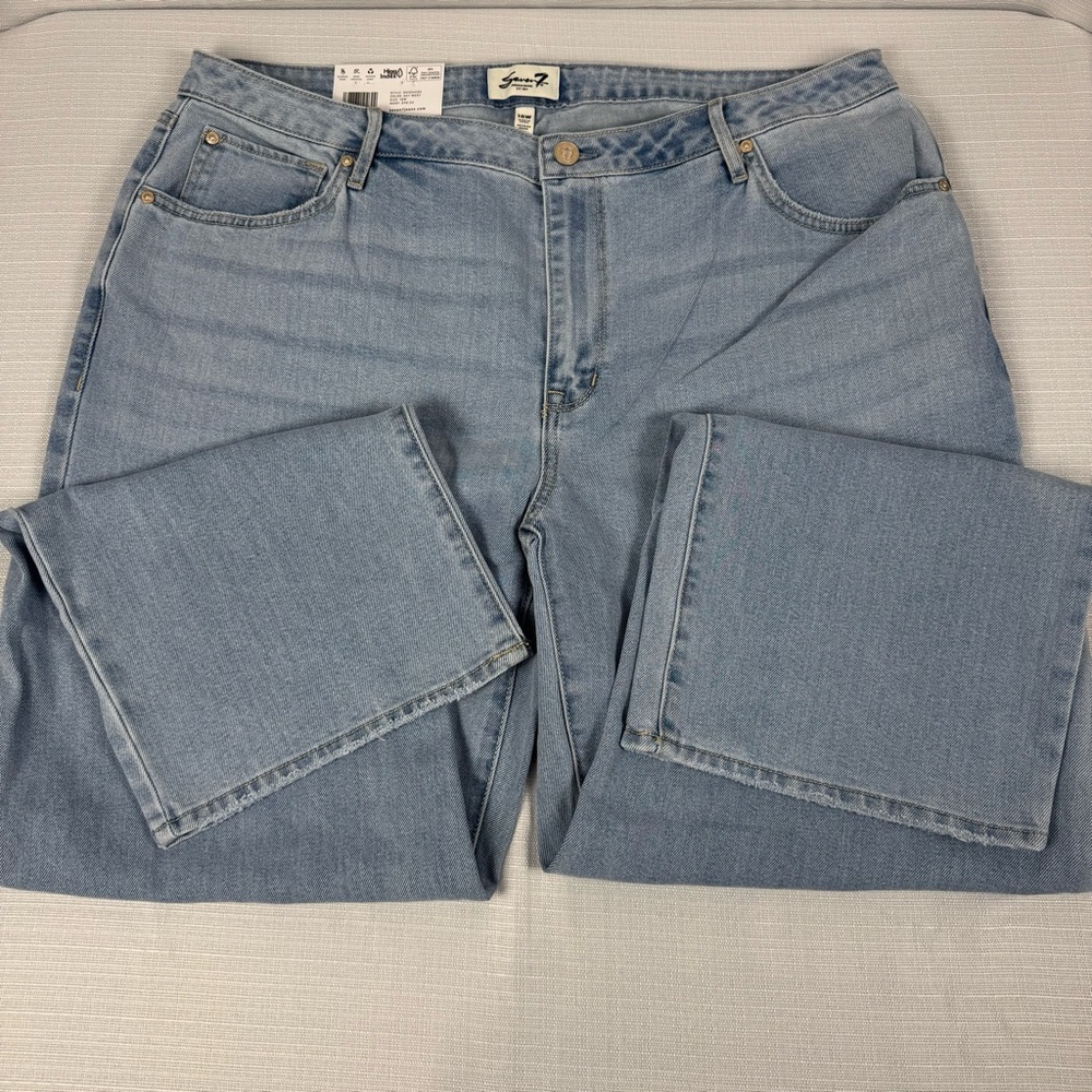 Seven7 Women's High rise‎ Loose Straight Jean Size 18W Light Wash